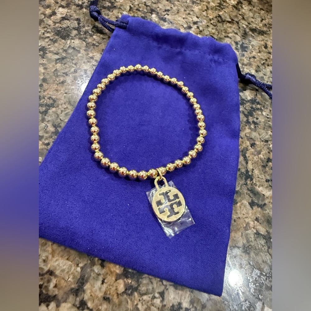 Last one! ⏰ NWT Gorgeous stretchy bracelet w/Tory Burch logo charm + gift wrap - Picture 4 of 13